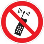 Р18 Запрещается пользоваться мобильными телефонами 150х150 мм ПВХ